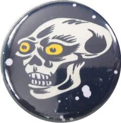 Totenkopf mit gelben Augen Button